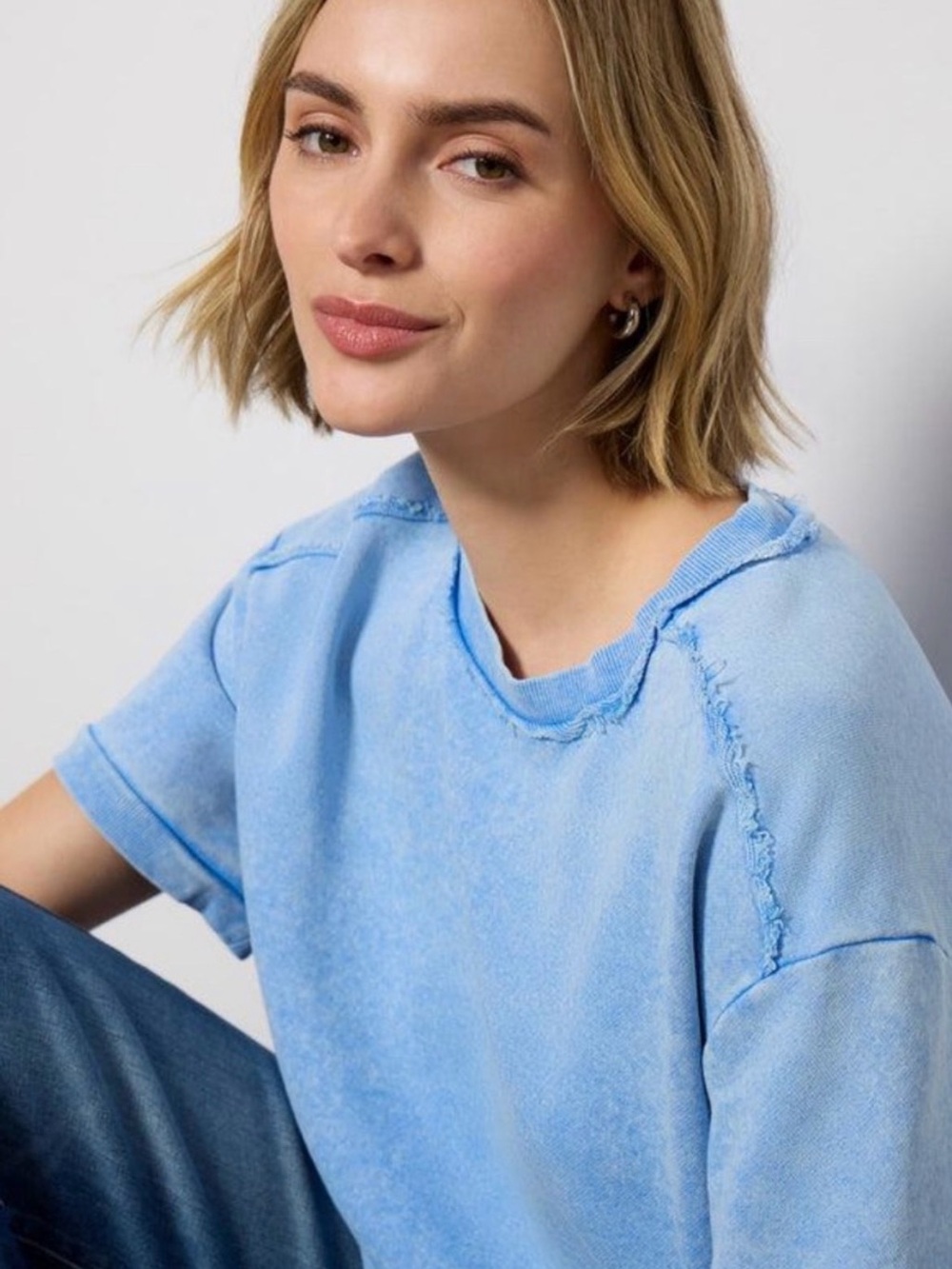 Evereve Lizzie Light Blue Washed Short Sleeve Sweatshirt